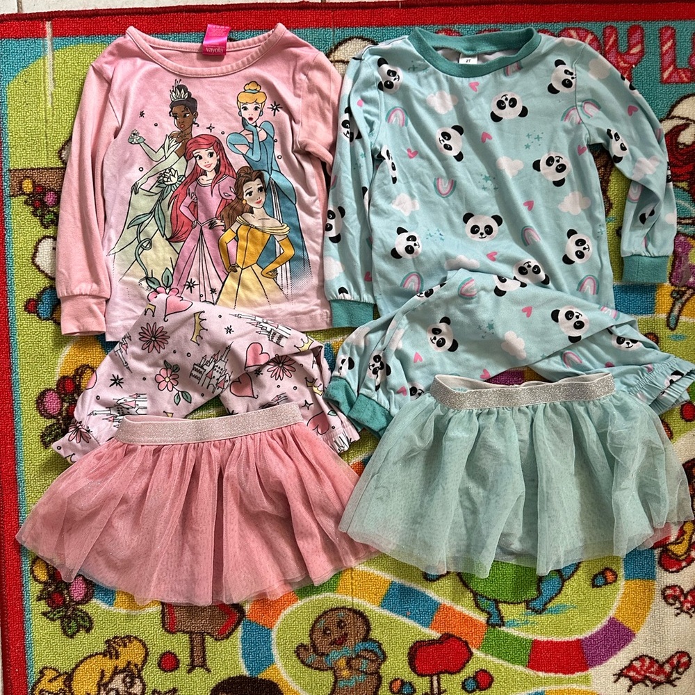 Toddler girls 👧 bundle of pjs
